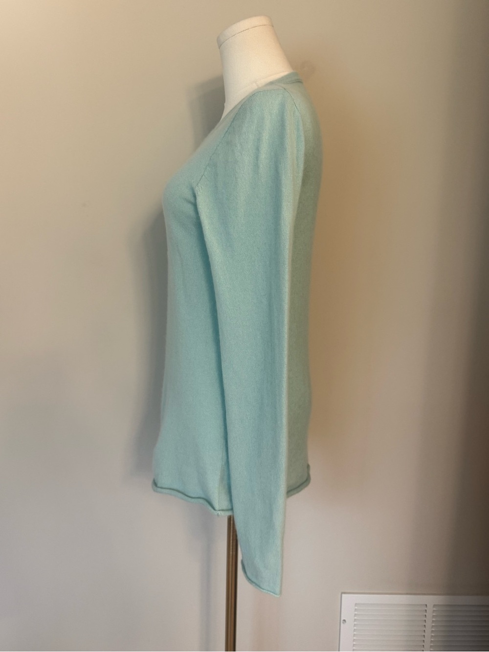 J. Crew Collection 100% Italian Cashmere Sweater M Aqua Blue Crewneck - Picture 3 of 8
